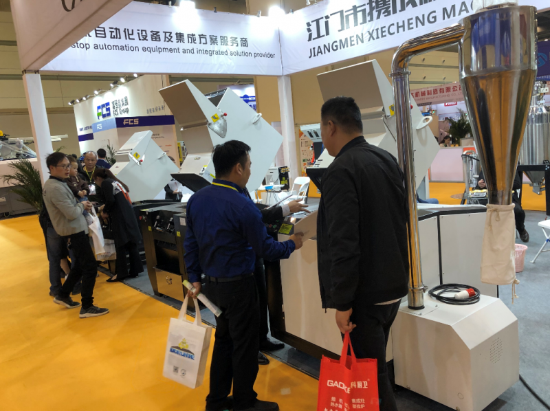 2019-3-26-Exposición de la industria del plástico de Zhengzhou-4-800x598