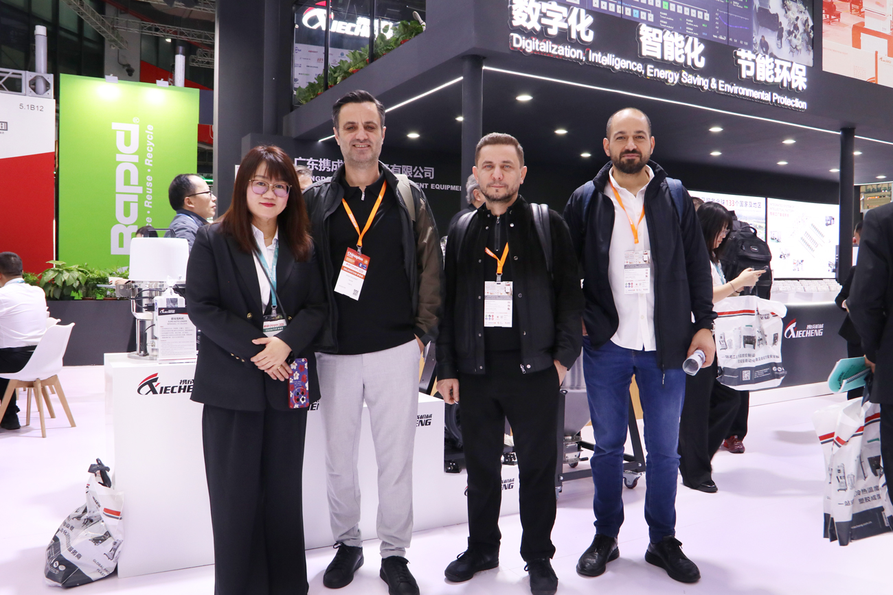 En CHINAPLAS 2026, fuimos testigos de la inmensa confianza y el apoyo que nuestros valiosos clientes depositan en los productos Xiacheng.